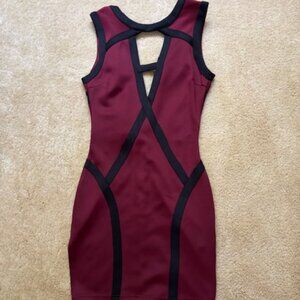 Tobi Sleeveless Dress with Cutout Size S Maroon & Navy